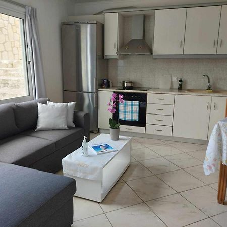 Baso Hilltop Apartments Argassi Eksteriør billede
