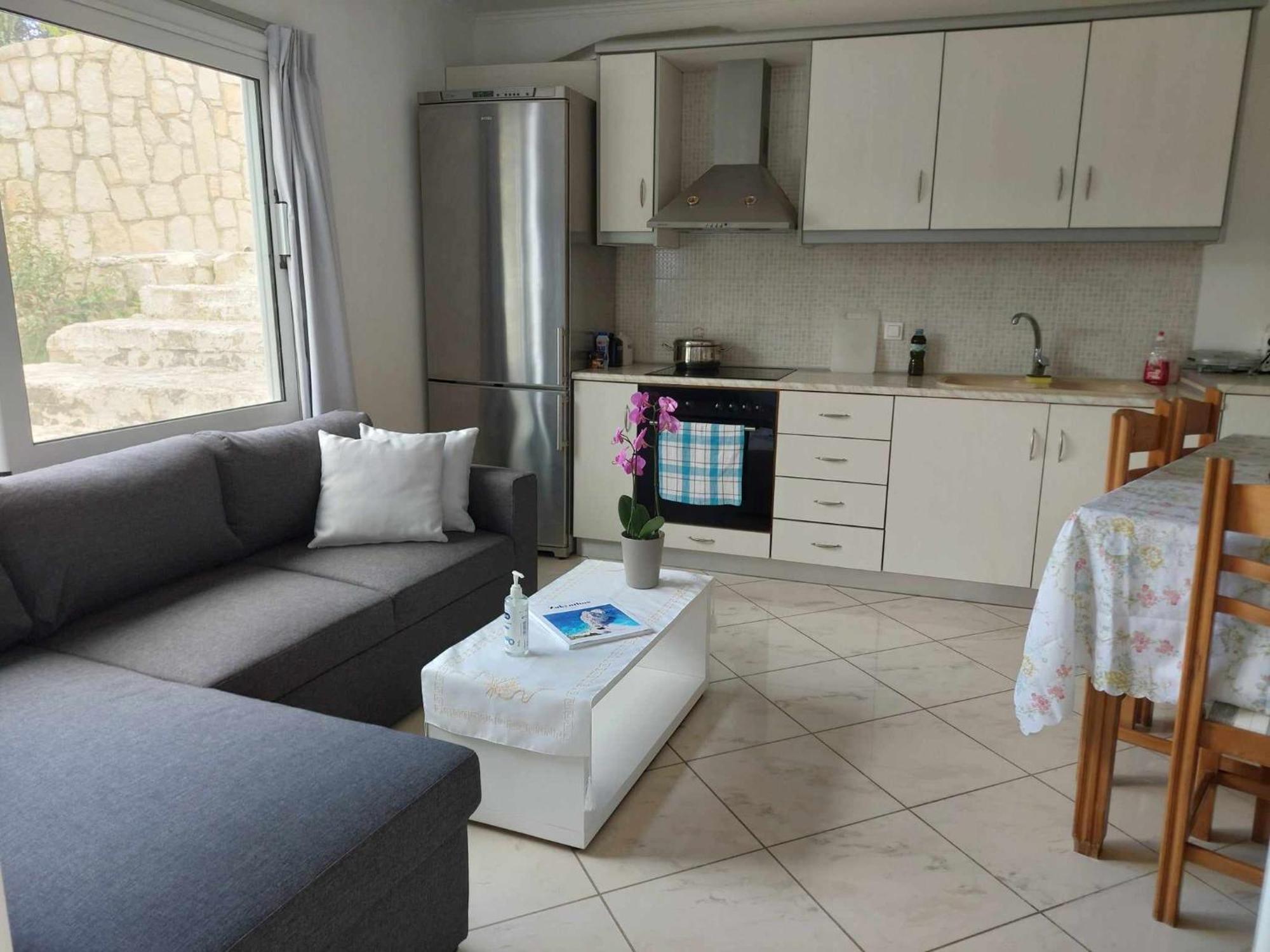 Baso Hilltop Apartments Argassi Eksteriør billede